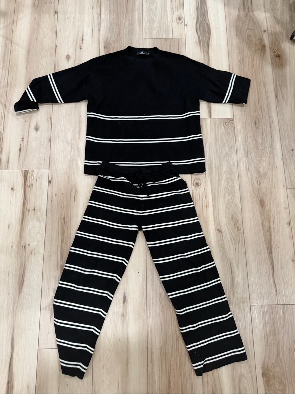 Women’s Black & White Striped Lounge Set - Cozy Sleepwear